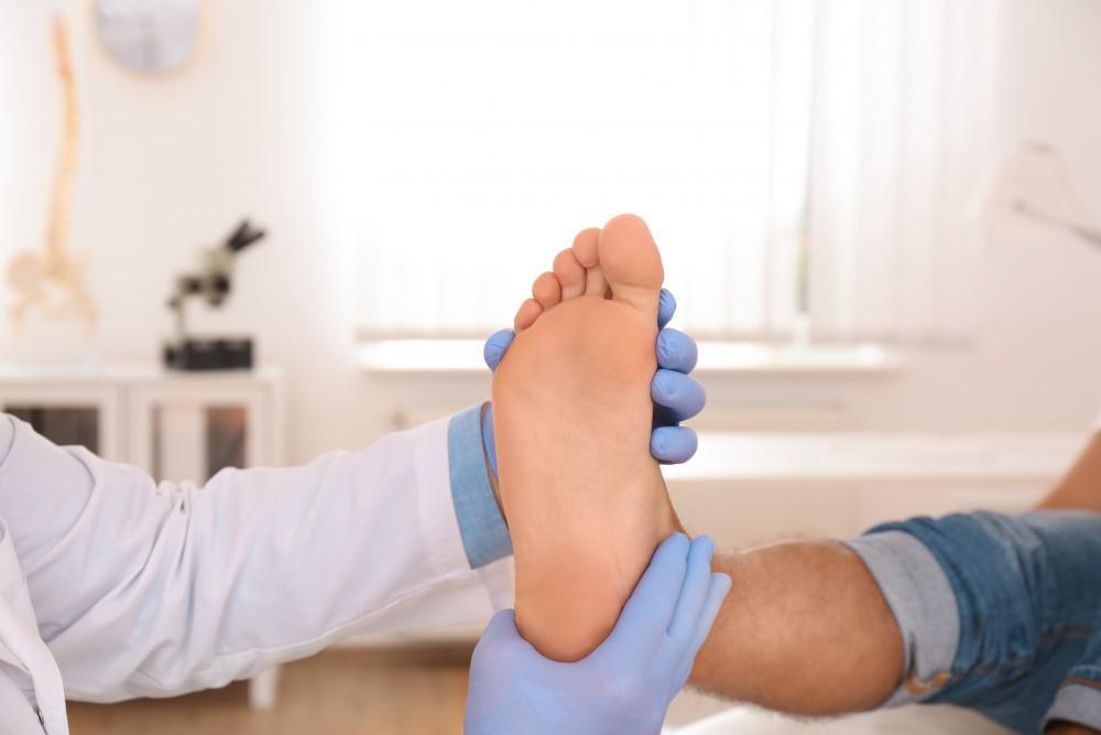How Diabetes Affects Your Feet: Errol Gindi, DPM: Podiatrist